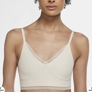 Nike Indy Luxe Light Support Bra